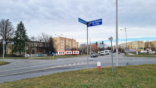 S13 — skrzyż. Sikorskiego i Zamenhofa