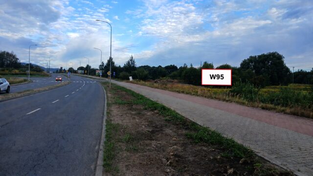 W95 — ul. Szczawieńska — przód, 2. od Biedronki, kierunek Struga