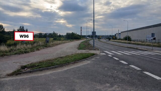 W96 — ul. Szczawieńska — tył, 2. od Biedronki, kierunek Piaskowa